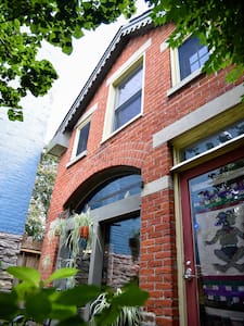 Cozy Carriage House!