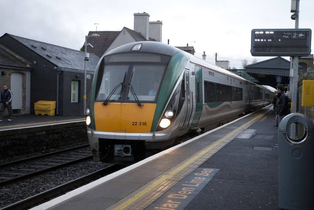 Clonsilla train station is only 7 minutes walk. We are on the Maynooth-Pearse and M3Parkway-Docklands train lines with 20 and 23 minutes travelling to the city (Connolly), Docklands- 20 minutes.
