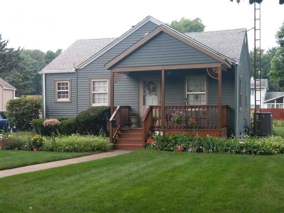 Quaint Cottage at Notre Dame - Cottages for Rent in South 
