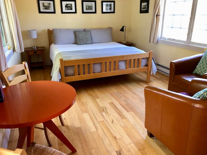 Point Reyes, Honeybee Cottage, big bed, nice spot!