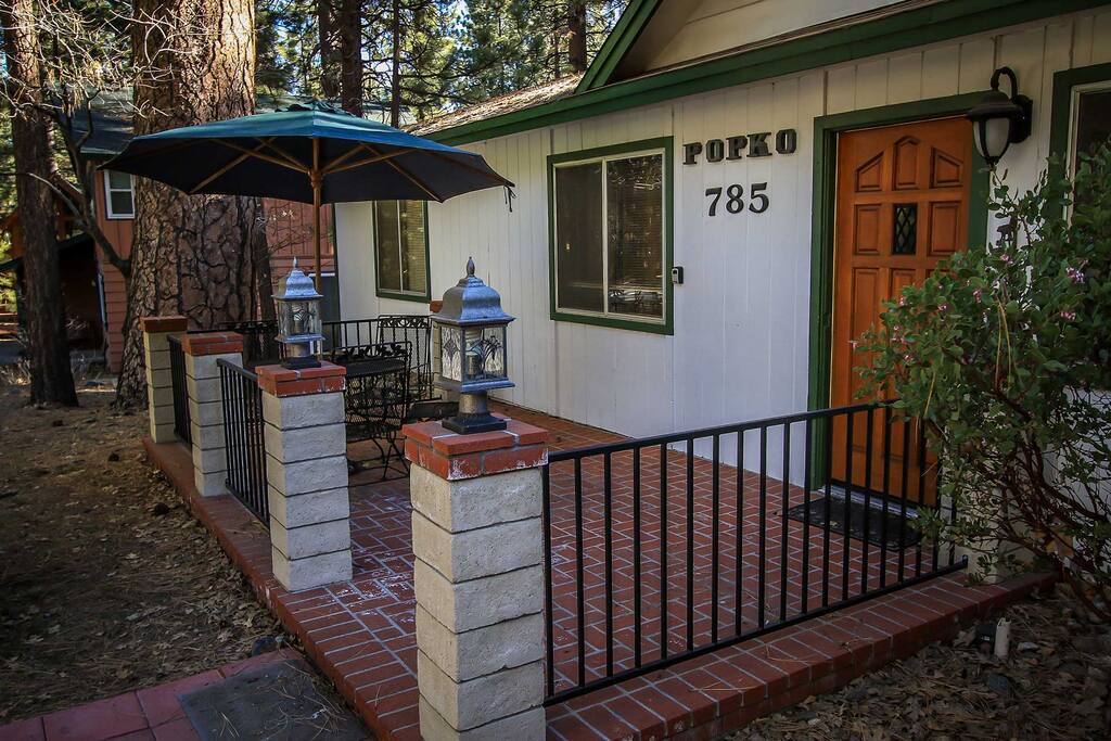 Vine,Deck,Porch,Yard,Alley