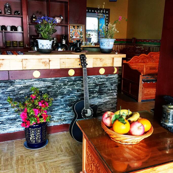 Cafe & Bar Area