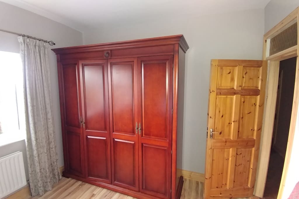 Room 3 wardrobe