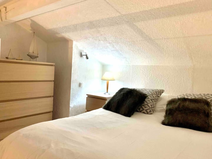 chambre cosy en mezzanine avec lit 2 places