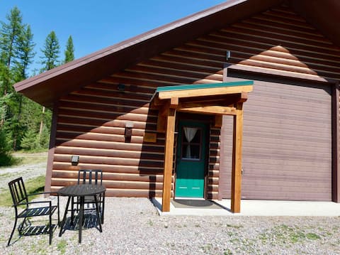 Secluded and Cozy Studio near Whitefish Trail