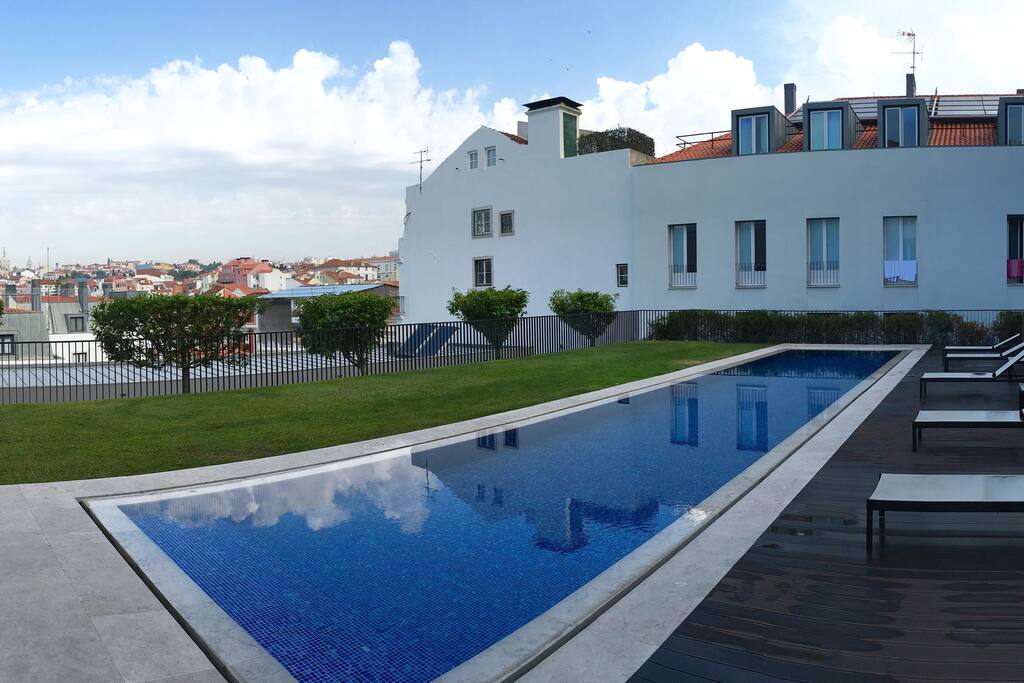 Private Pool with views to the west over Lisbon and the sunset! Guests have full access!