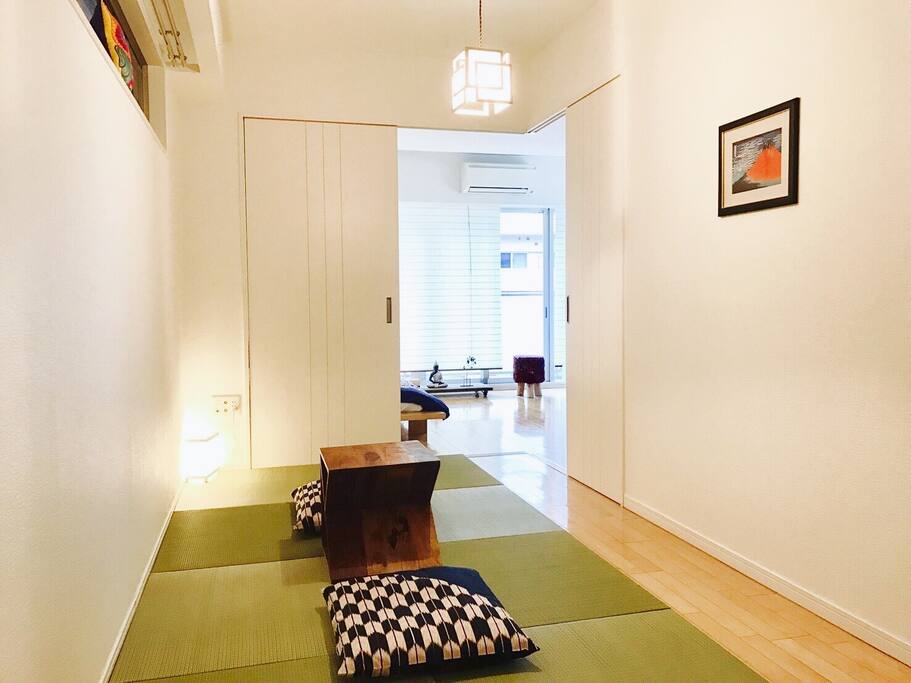 Neo Japanese Bedroom : 琉球畳み、葛飾北斎の浮世絵