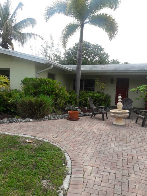 FRONT OF HOUSE