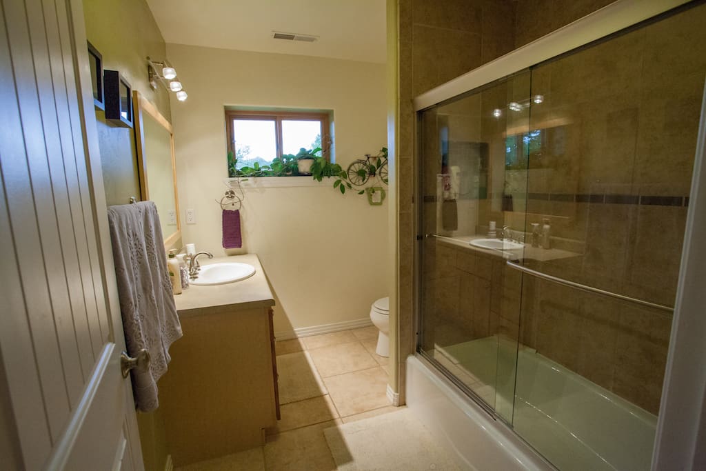 Full bath, adjacent to the upstairs Sage Bedroom.