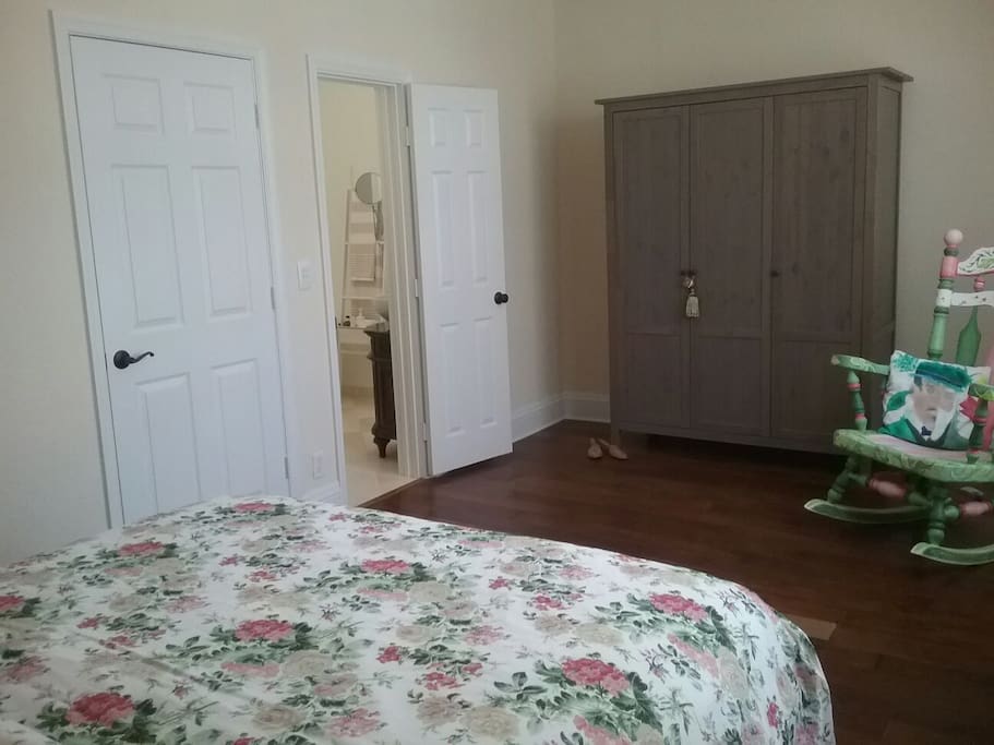 The entrance directly into the attached private bathroom.