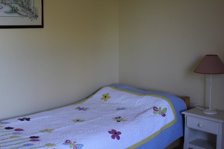 غرفة نوم 2 (الطابق الأرضي)