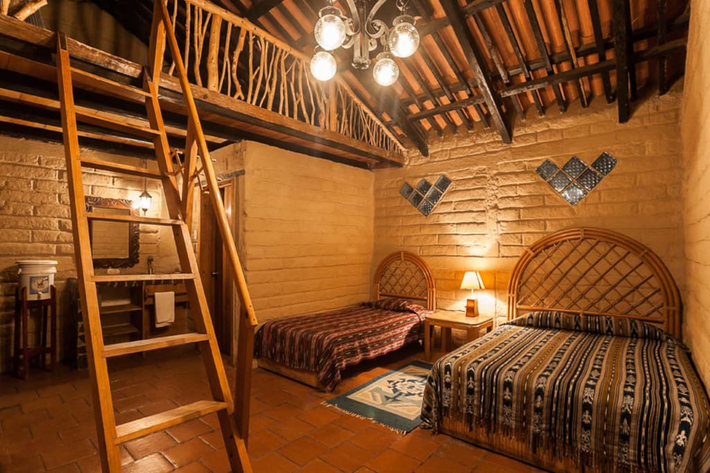 The guesthouse room has an atmosphere of rustic elegance. All materials used reflect Mayan traditional construction and are natural and locally sourced.