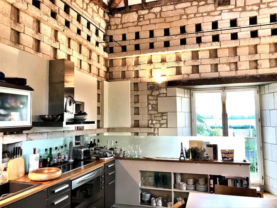 Le Pigeonnier kitchen and eating area