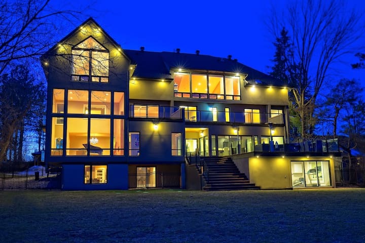 THE LODGE – Ottawa’s 12,000sqft Waterfront Mansion gallery image 2