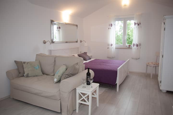 Ambienti i dhomës së gjumit