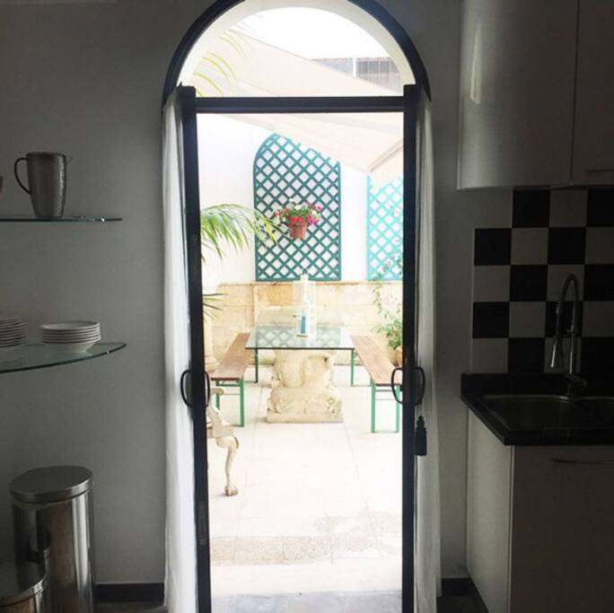 dalla cucina al cortile