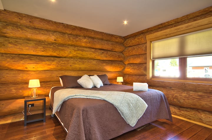 Glenorchy Log House Bedroom #3 with Super King Bed