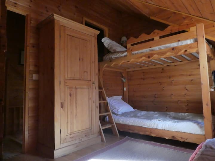 dhoma e gjumit 1: një krevat marinari dhe një krevat tek