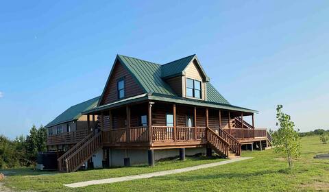 JEBS Hilltop Lodge, 6 Bedroom, Log House