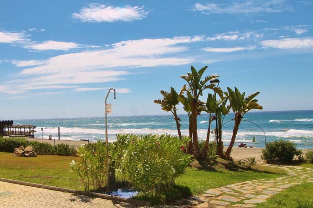 b9f9f8a9 9029 459e b08b 7e97426e112d