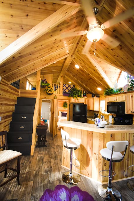 Open area, great breakfast bar