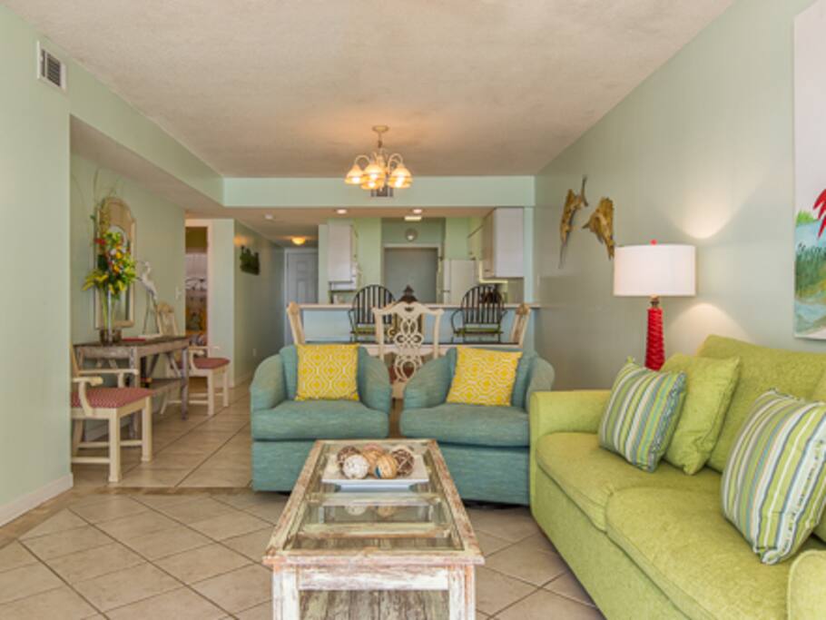 Couch,Furniture,Indoors,Room,Bedroom