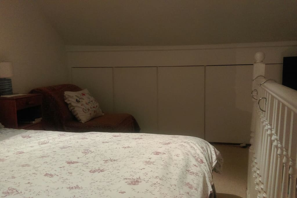 Sofa in the corner can be open to be a single . See next photo.