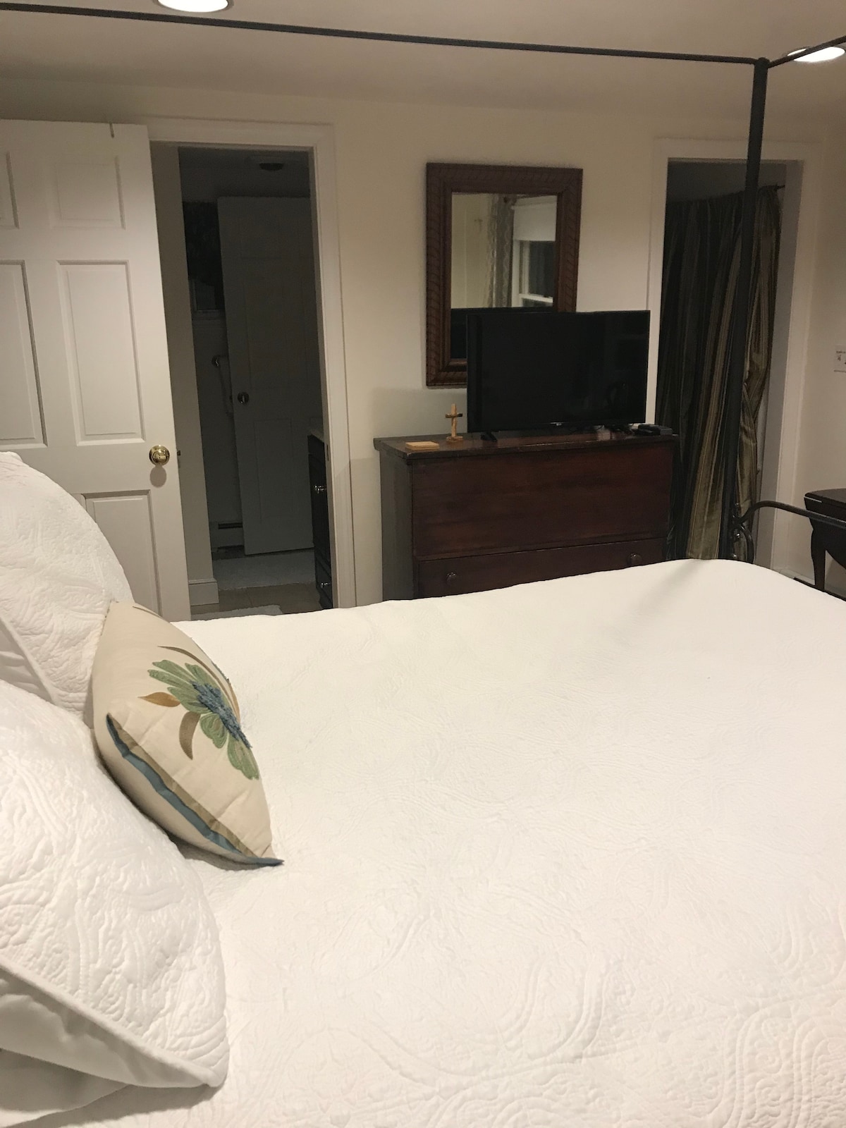 Bishop Suite