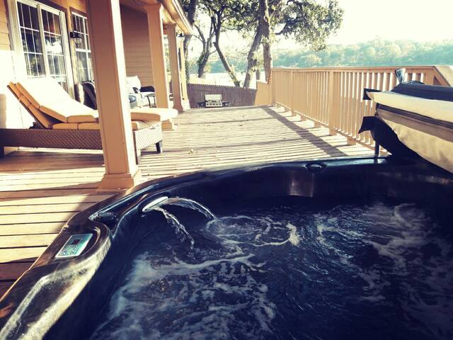 Beautiful lake front home gallery image 4