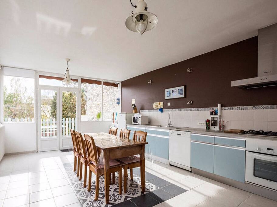Cuisine 30m² , donnant sur terrasse