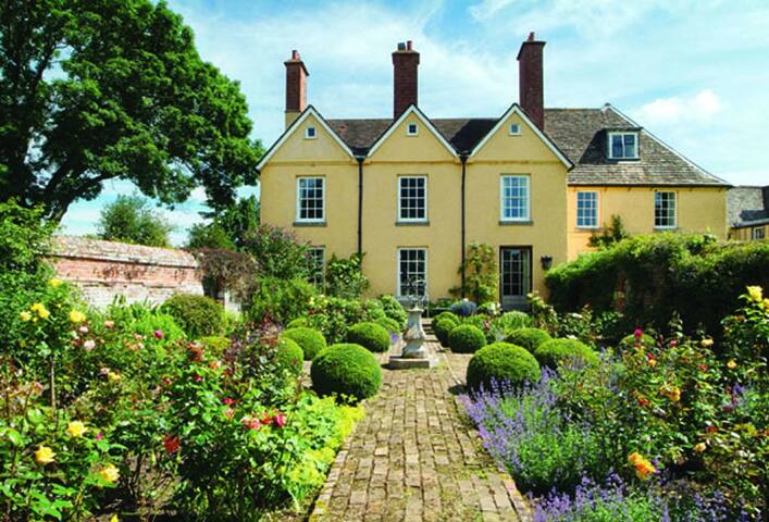 Forthampton Court