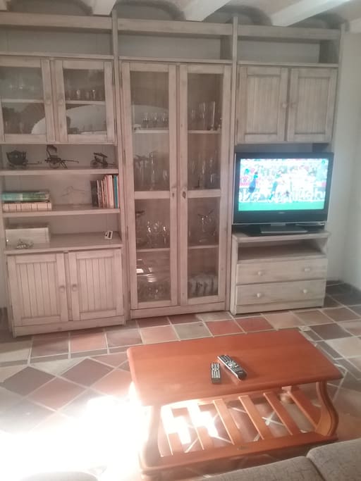 ARMARIO CRISTALERIA, BIBLIOTECA Y T.V.