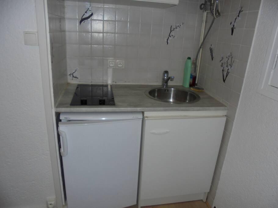 frigidaire et plaqaue de cuisson