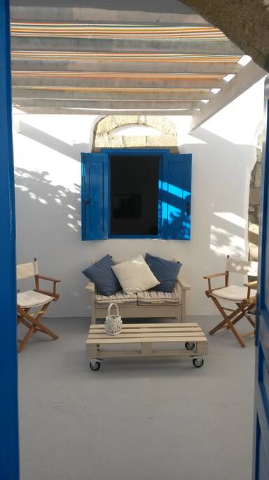 Cortile: salotto esterno