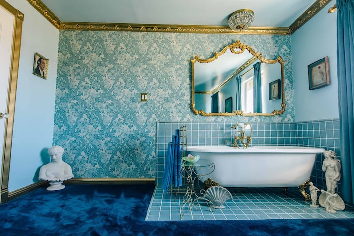 "ვენერა" 6' clawfoot tub