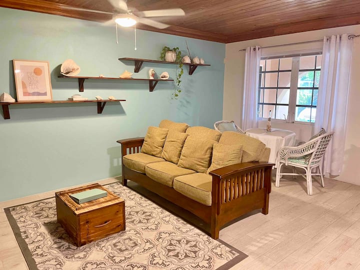 Cottage By The Ocean - Nassau