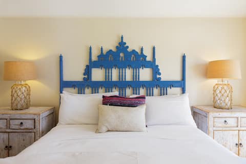 Charming Manzanita Blue Cottage near Beach & Village