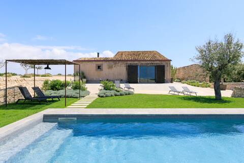 Designvilla- new pool - 3 km away from Carratois