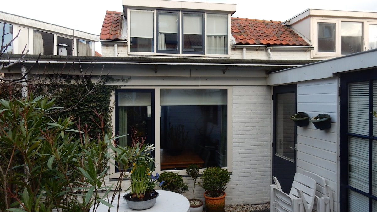 Successful Airbnb property: Cottage close to beach & dunes in Egmond aan Zee! in Egmond Aan Zee