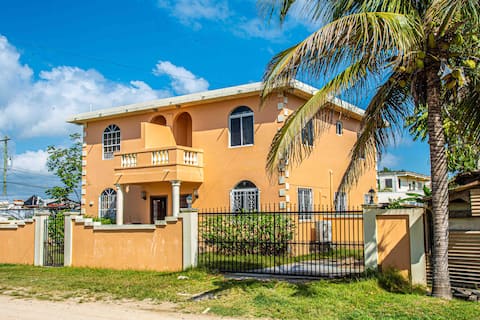 Modern & Newly Renovated