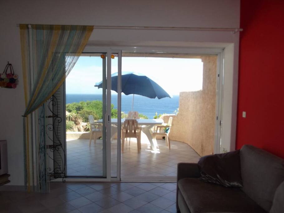 Séjour vue mer canapé lit