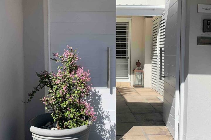 Casa Parea – Central, chic, 3 beds, relaxed home gallery image 5