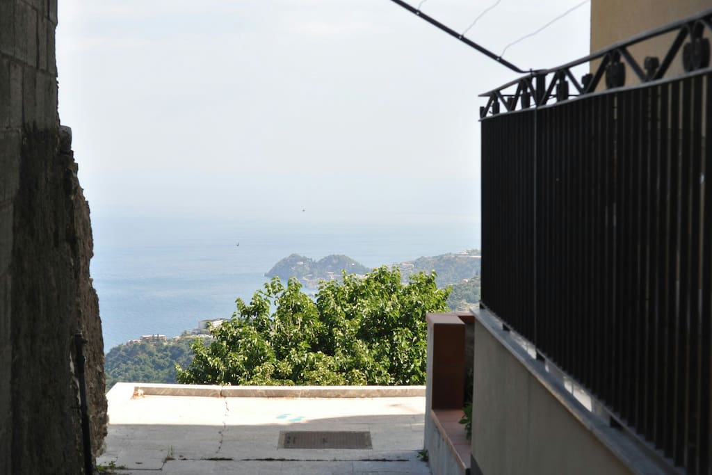 Panorama con vista mozzafiato su Mazzaro'- Taormina - Isola bella.