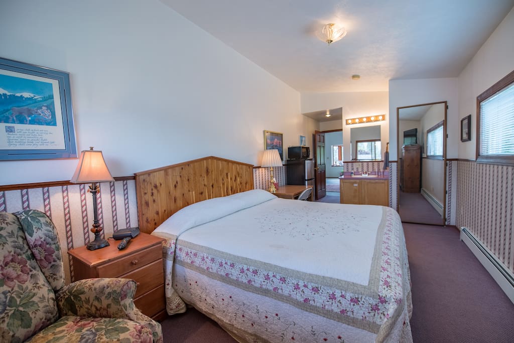 Room with king size bed for your comfort.