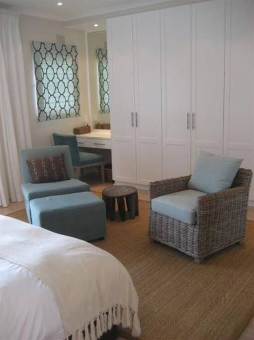 Master Bedroom (with sea view)