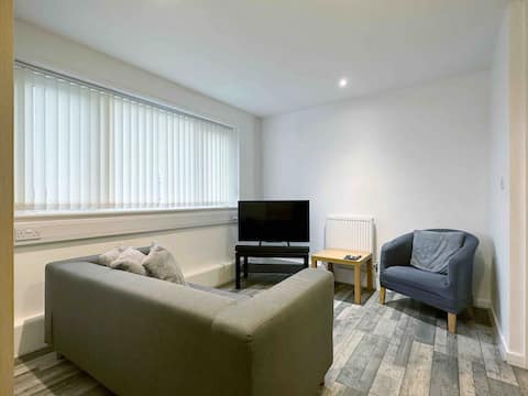 Top Airbnb: Bright, Warm & Cozy house in Harpurhey in Moston & Harpurhey
