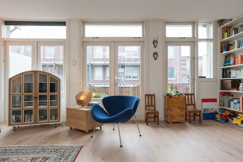 Living room (3rd floor), entrance to balcony