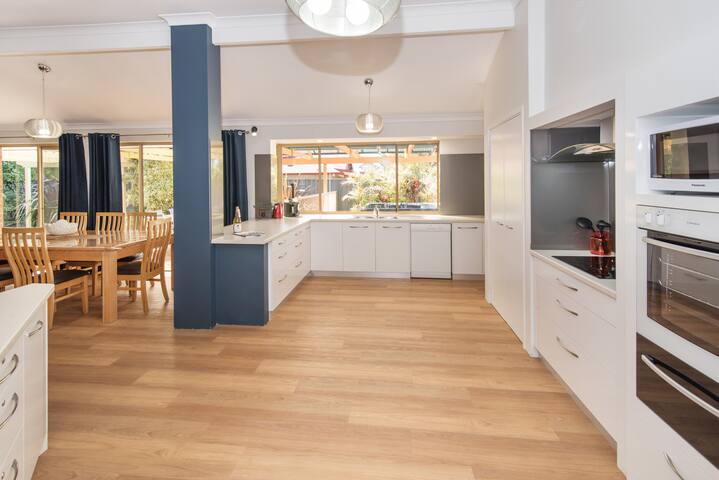 Old Dunsborough Family/pet friendly with spa gallery image 3