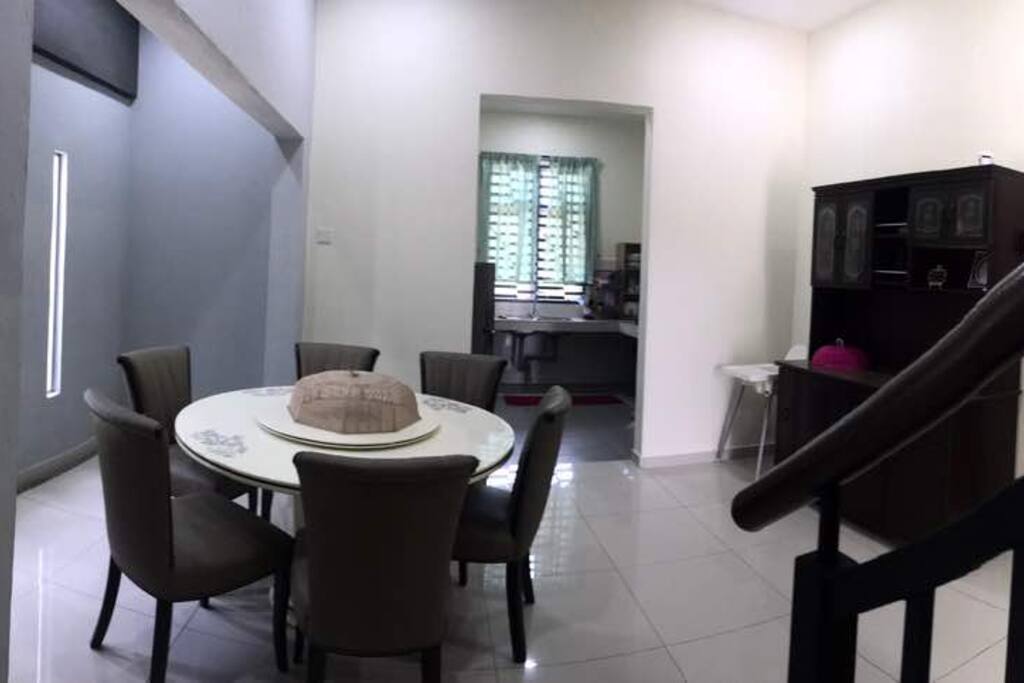 DINING ROOM & KITCHEN