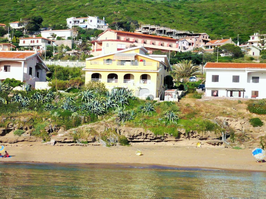 The house overlooking the beach